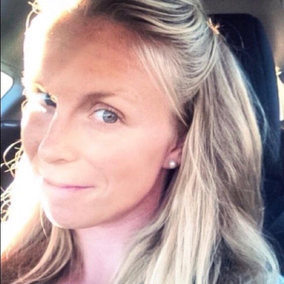 Meet your Posher, Liz - Picture 1 of 1